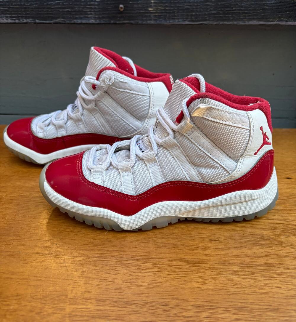 Air Jordan 11 Retro Cherry 2022 PS Kids Size 13C Red White 378039-116